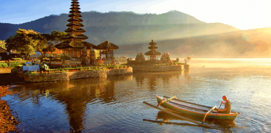 Menikmati Keindahan Alam Danau Beratan Bedugul Bali
