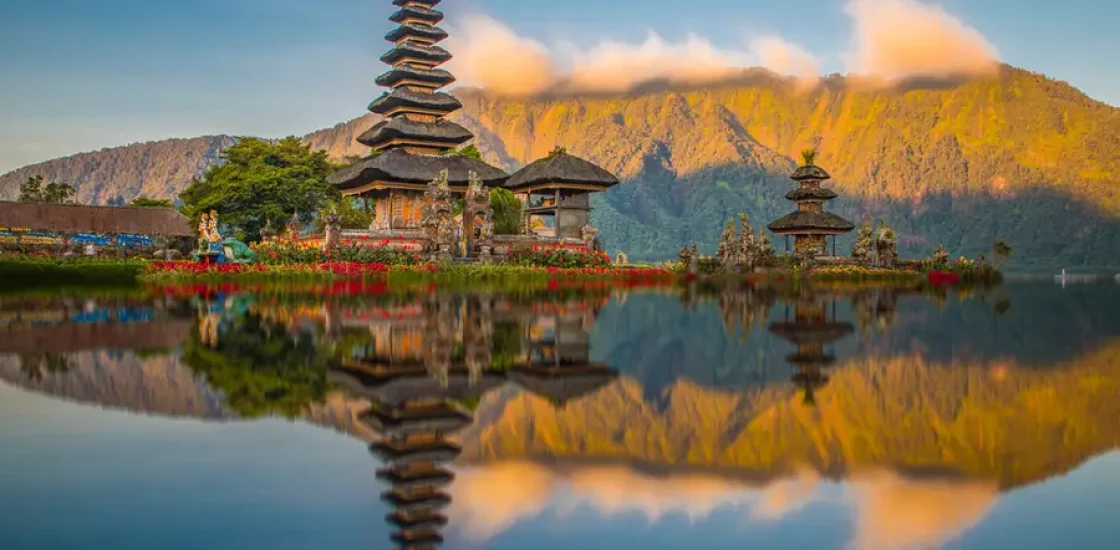 Keindahan Danau Beratan Bedugul Bali di Setiap Musim