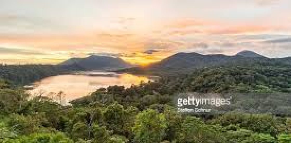 Menyaksikan Keindahan Sunset di Danau Tamblingan