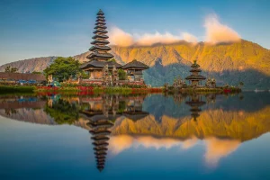 Keindahan Danau Beratan Bedugul Bali di Setiap Musim